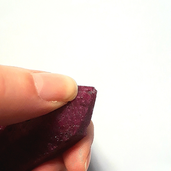 Honeycomb Ruby Tower *chipped tip* - Picture 3 of 6